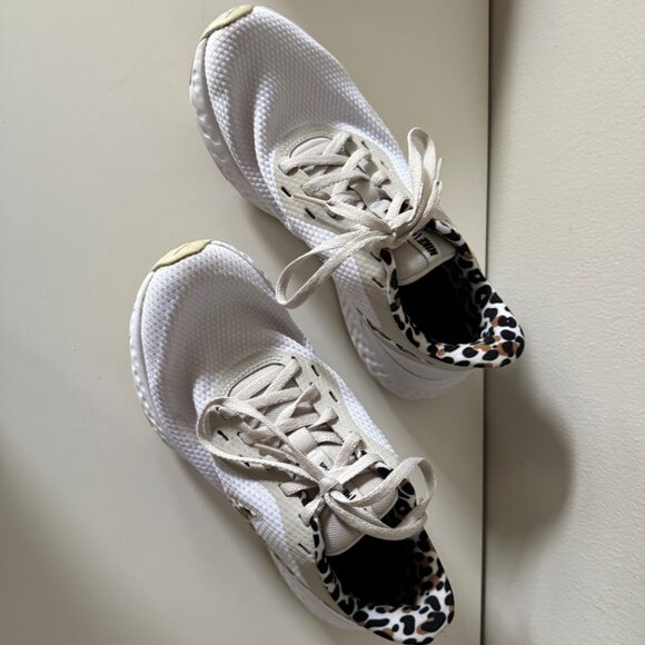 Nike Revolution 5 Leopard Womens Sneakers Size 7 DA3083-110 - Picture 6 of 10